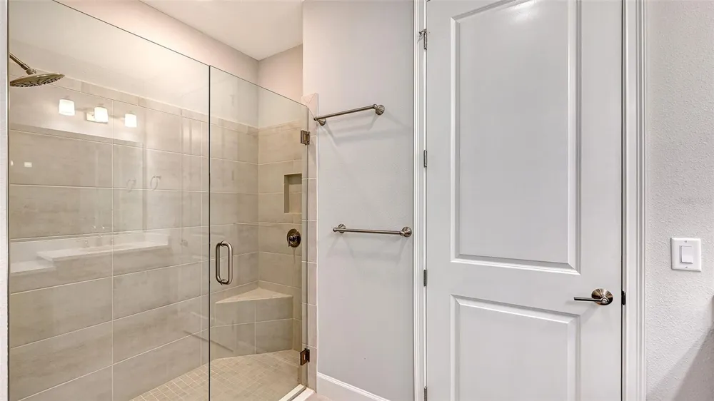 6066 MESA GLEN Bradenton, FL 34203