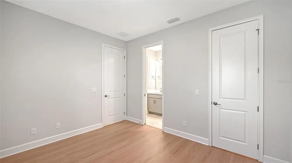6066 MESA GLEN Bradenton, FL 34203