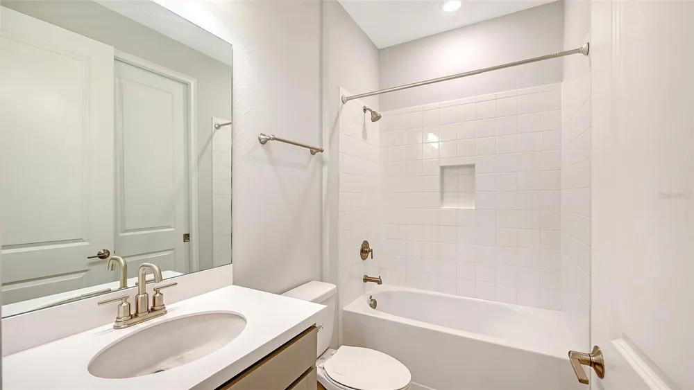 6066 MESA GLEN Bradenton, FL 34203