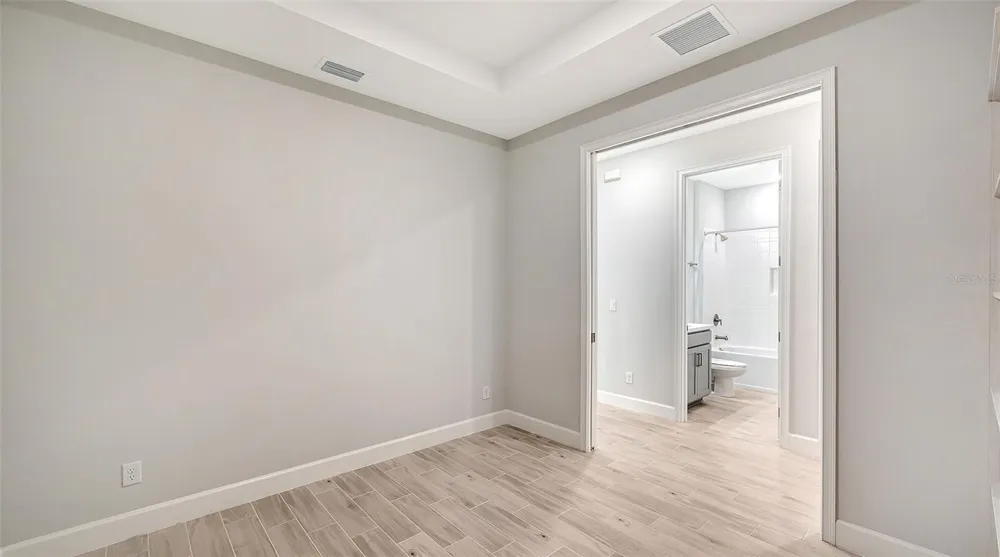6066 MESA GLEN Bradenton, FL 34203