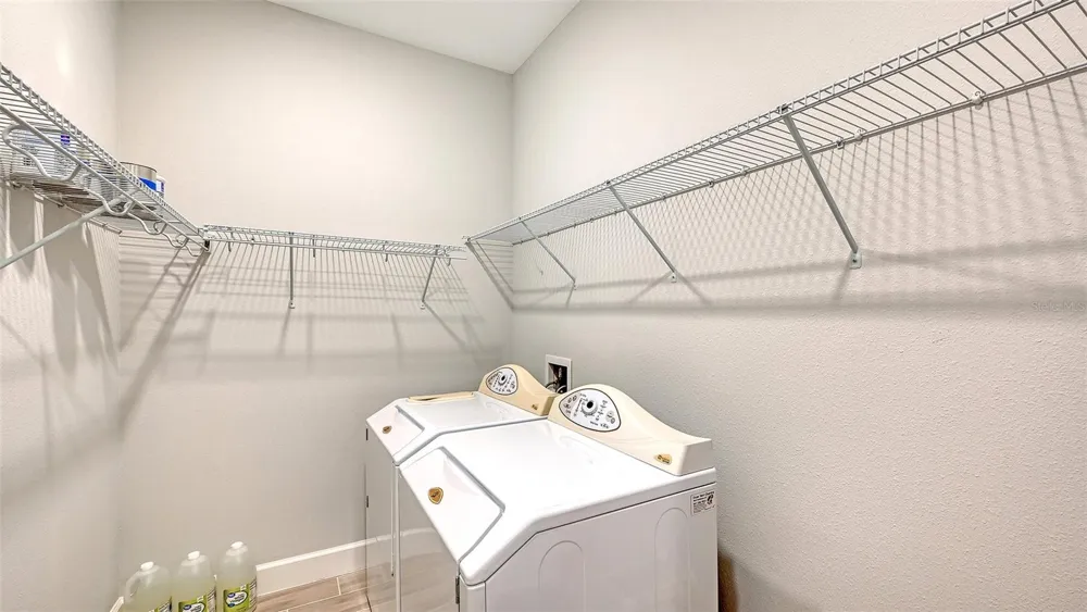 6066 MESA GLEN Bradenton, FL 34203