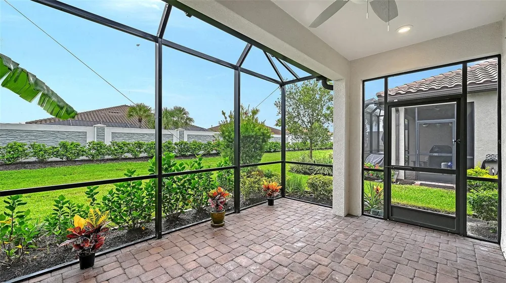 6066 MESA GLEN Bradenton, FL 34203