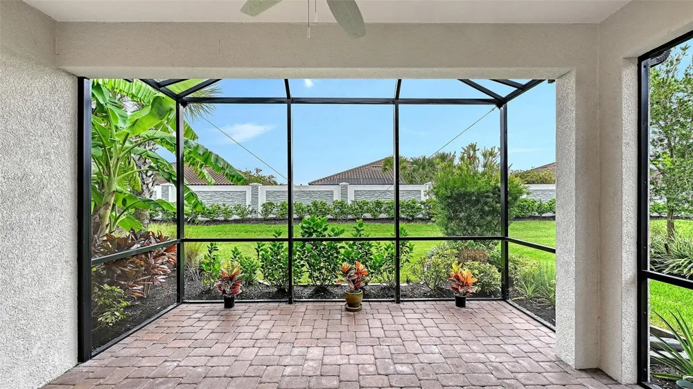 6066 MESA GLEN Bradenton, FL 34203