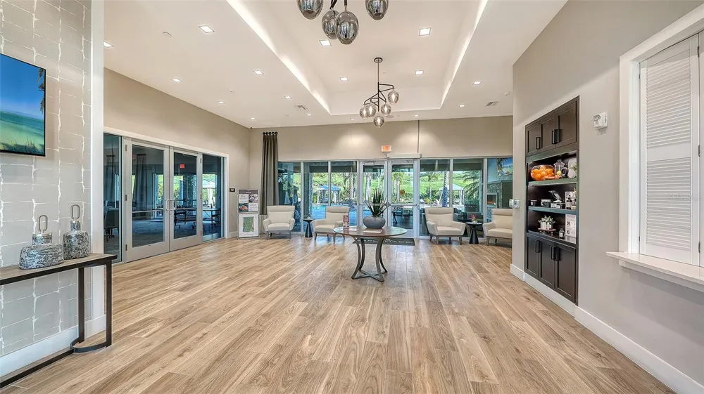 6066 MESA GLEN Bradenton, FL 34203