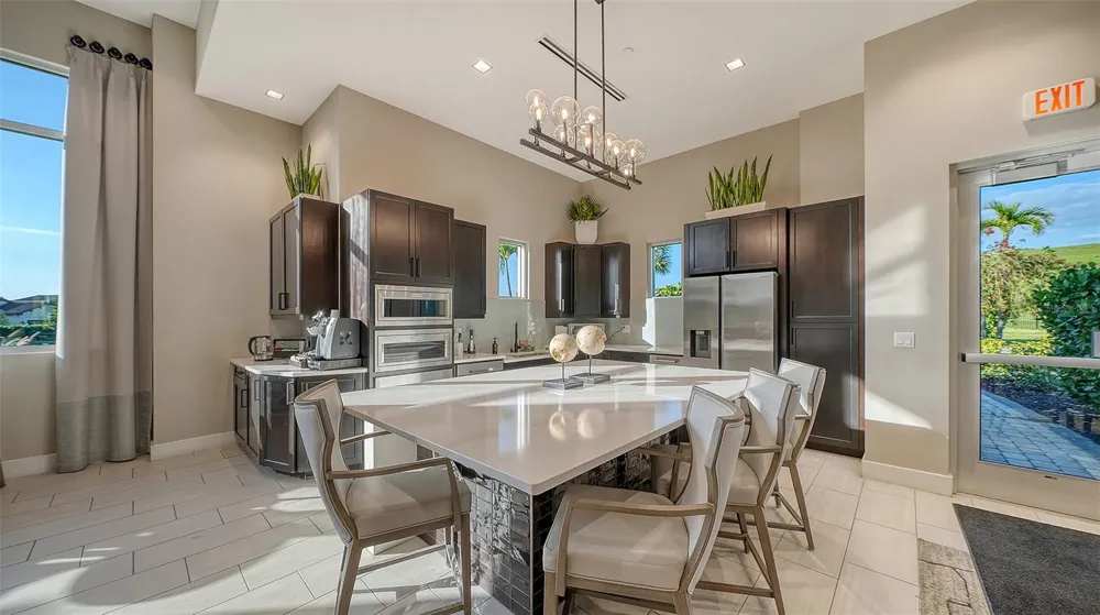 6066 MESA GLEN Bradenton, FL 34203