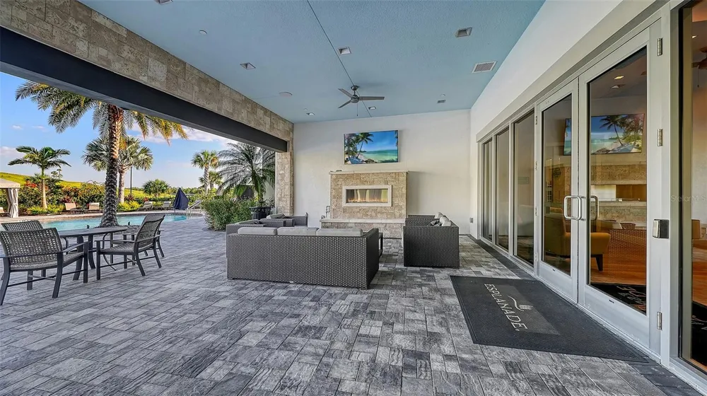 6066 MESA GLEN Bradenton, FL 34203
