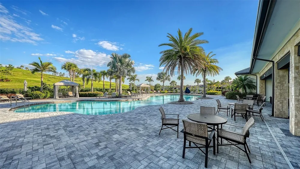 6066 MESA GLEN Bradenton, FL 34203