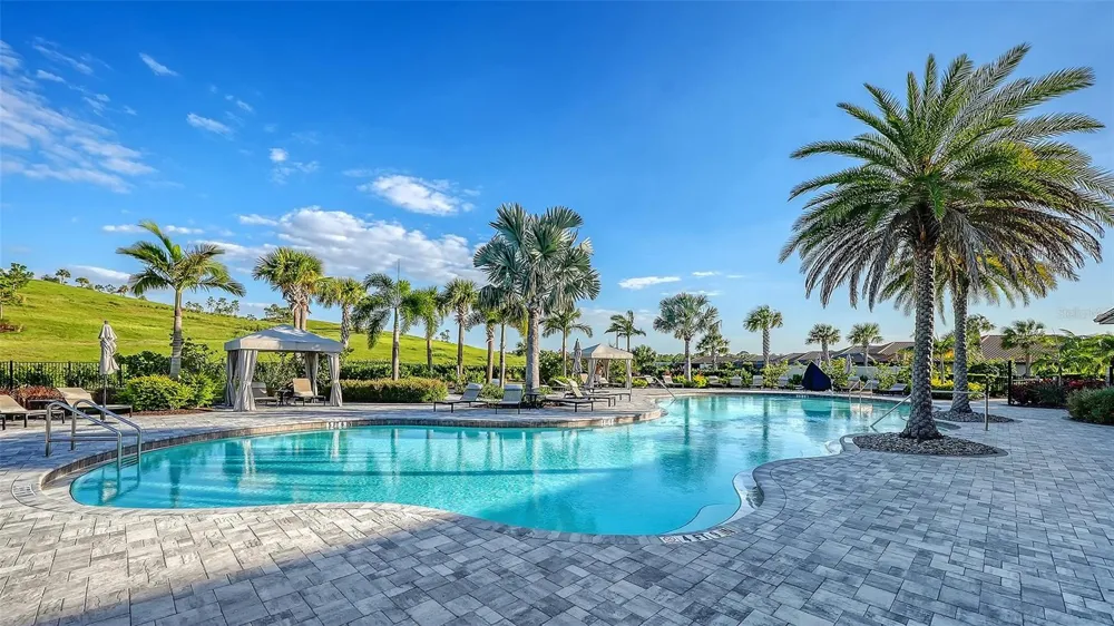 6066 MESA GLEN Bradenton, FL 34203