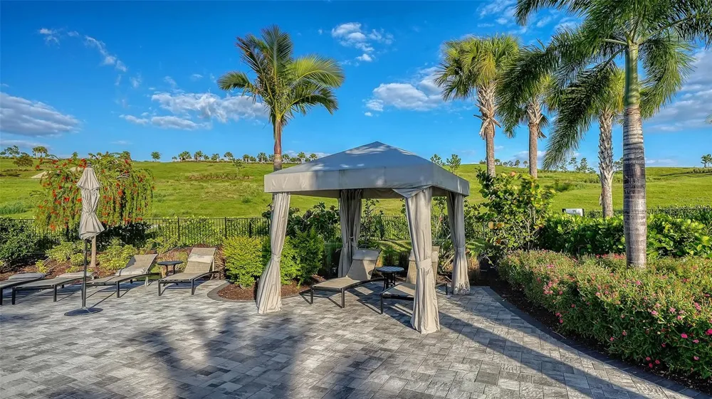6066 MESA GLEN Bradenton, FL 34203