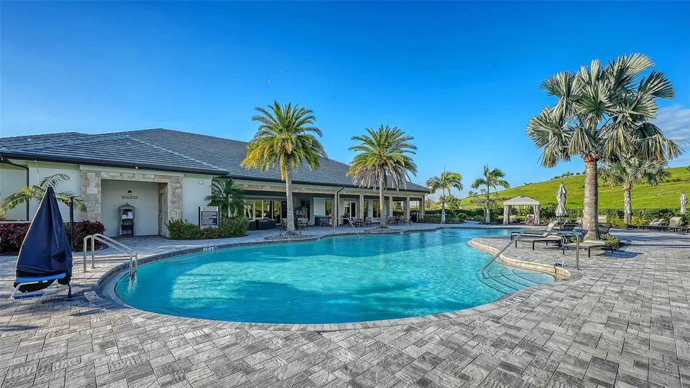 6066 MESA GLEN Bradenton, FL 34203