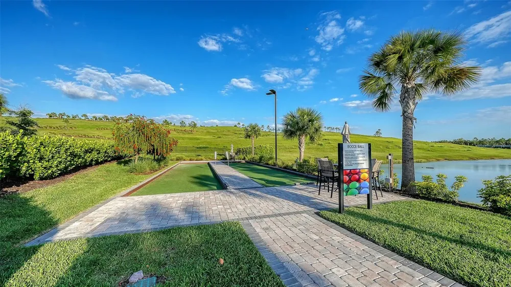 6066 MESA GLEN Bradenton, FL 34203