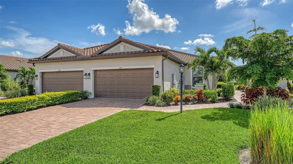 6066 MESA GLEN Bradenton, FL 34203