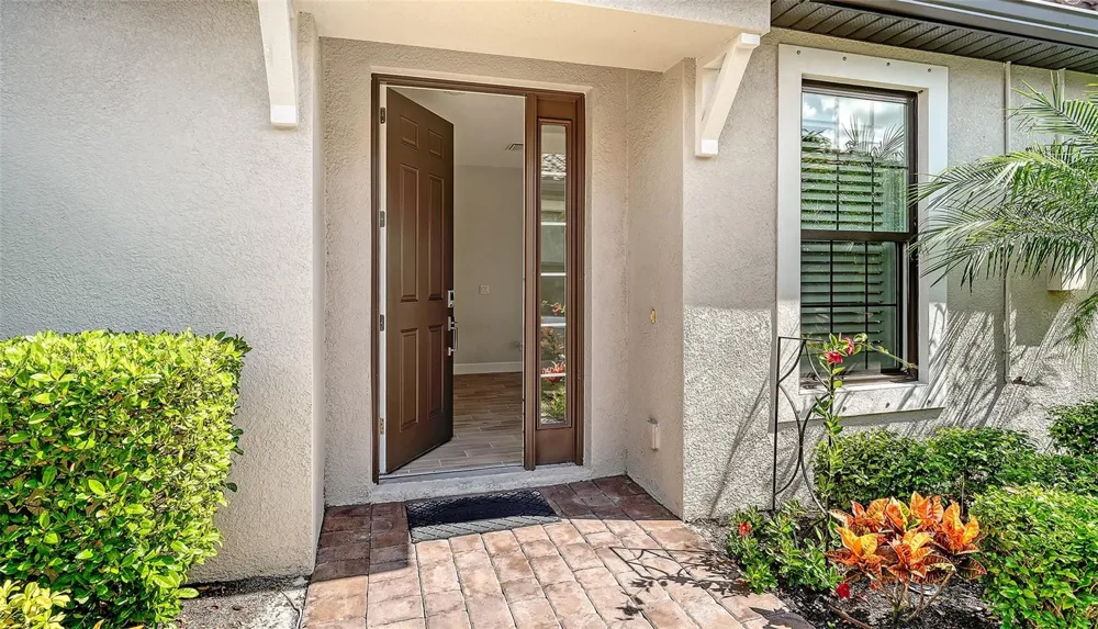 6066 MESA GLEN Bradenton, FL 34203