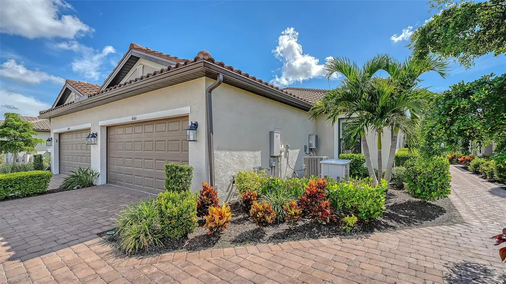 6066 MESA GLEN Bradenton, FL 34203