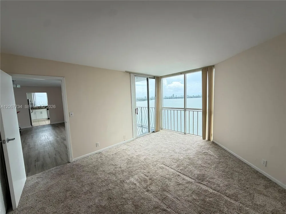 7601 E Treasure Dr #2220 North Bay Village, FL 33141