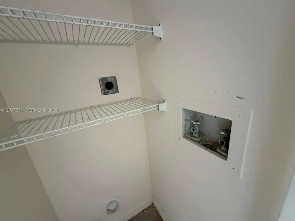 7601 E Treasure Dr #2220 North Bay Village, FL 33141