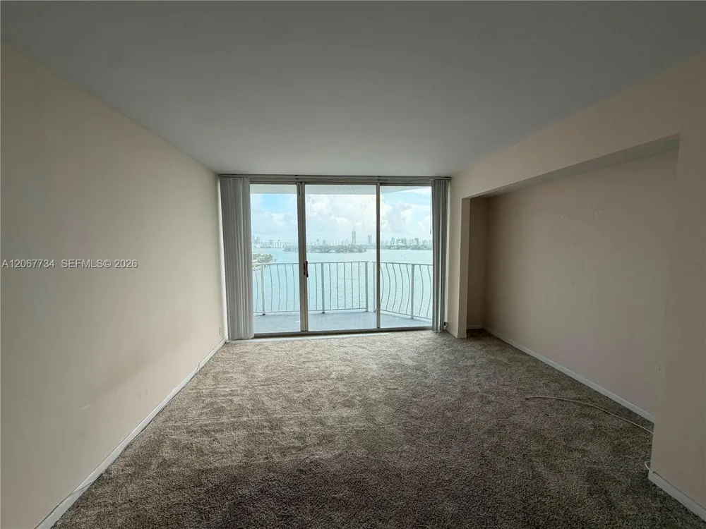 7601 E Treasure Dr #2220 North Bay Village, FL 33141