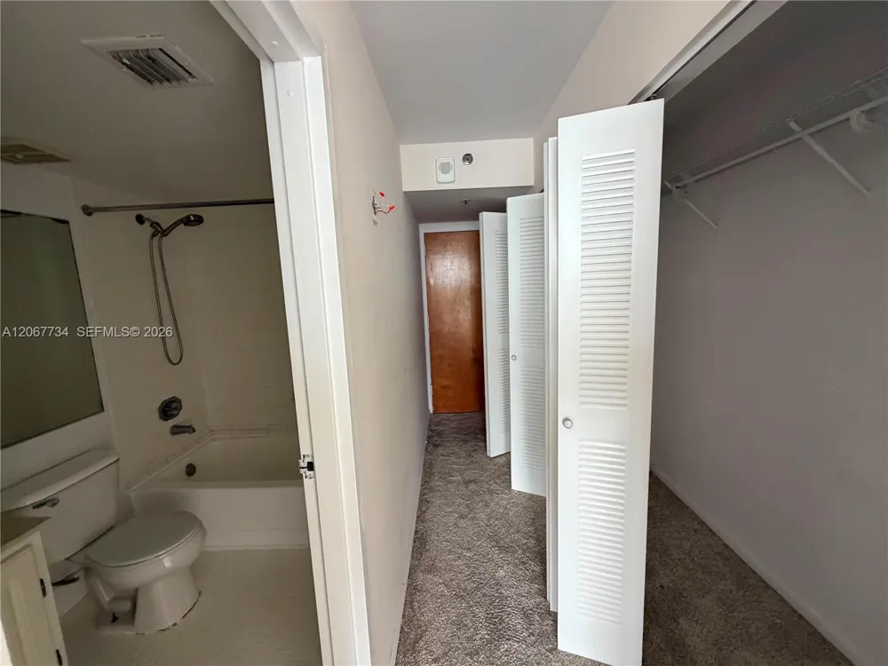 7601 E Treasure Dr #2220 North Bay Village, FL 33141