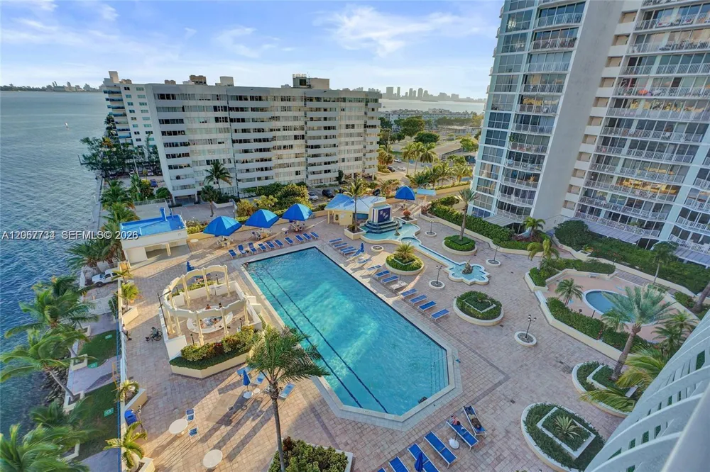 7601 E Treasure Dr #2220 North Bay Village, FL 33141