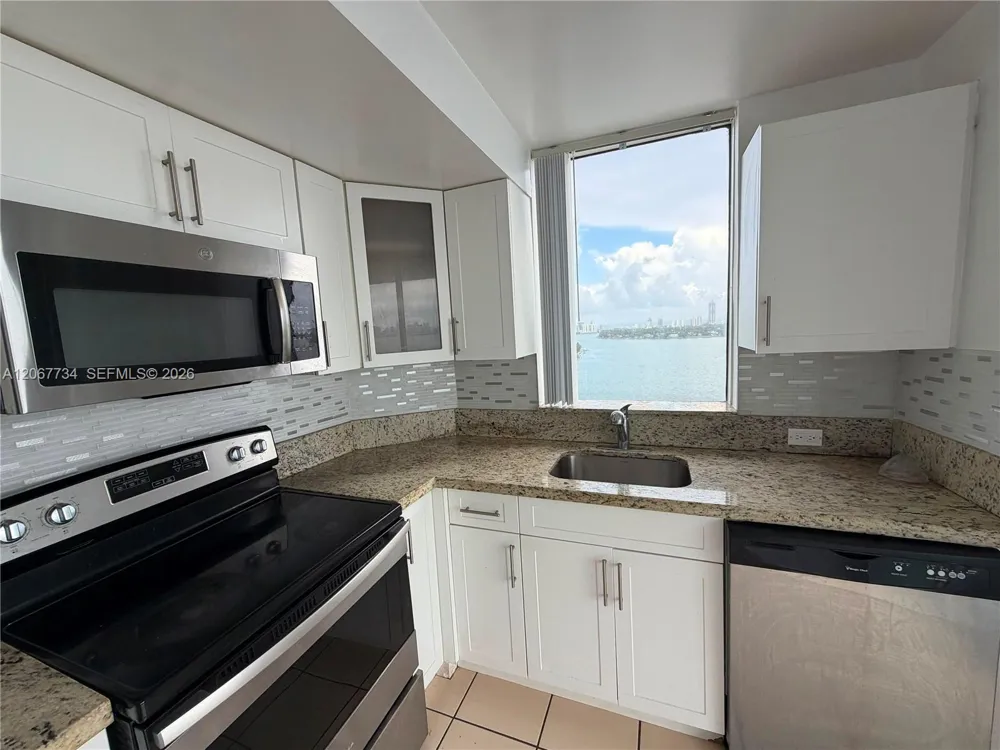 7601 E Treasure Dr #2220 North Bay Village, FL 33141