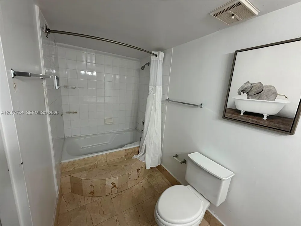 7601 E Treasure Dr #2220 North Bay Village, FL 33141