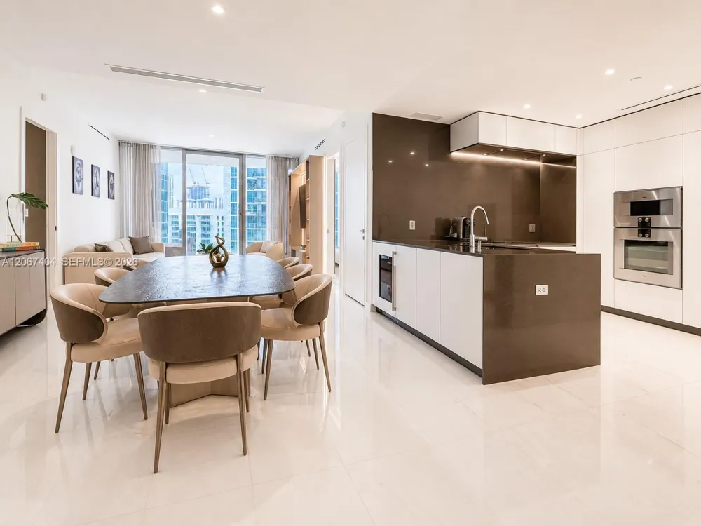 300 Biscayne Boulevard Way #2609W Miami, FL 33131
