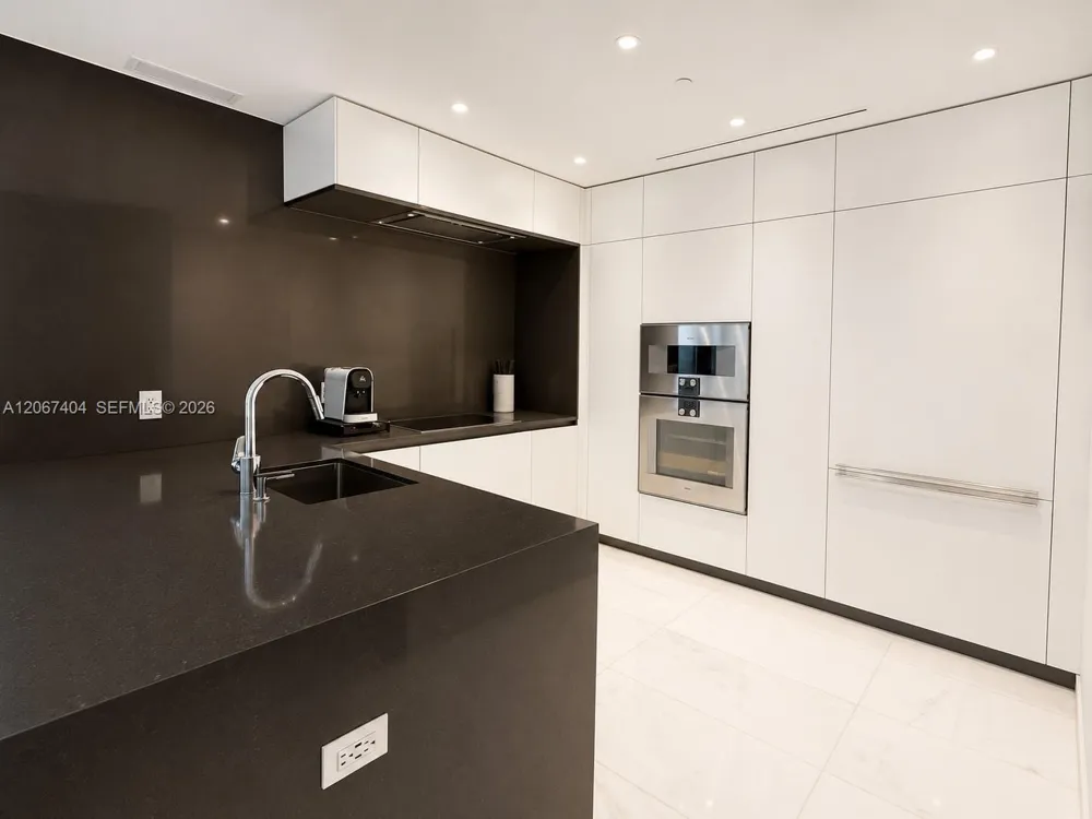 300 Biscayne Boulevard Way #2609W Miami, FL 33131