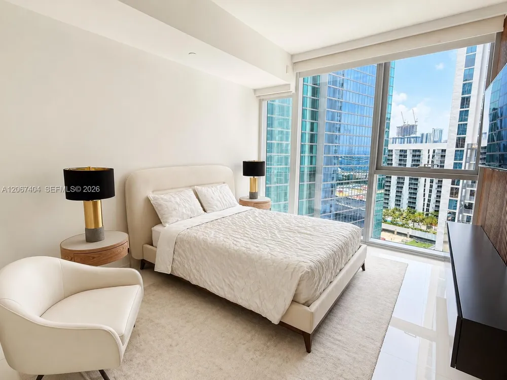 300 Biscayne Boulevard Way #2609W Miami, FL 33131