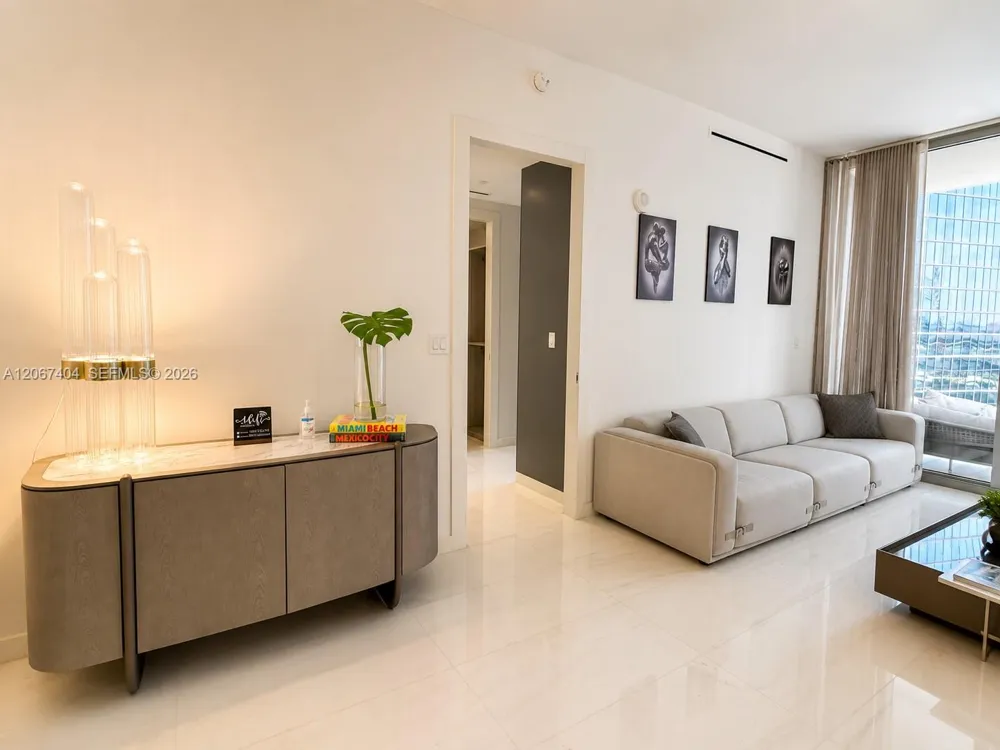 300 Biscayne Boulevard Way #2609W Miami, FL 33131