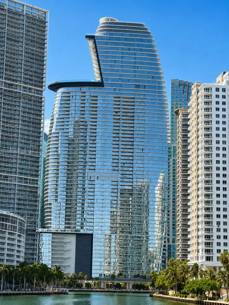 300 Biscayne Boulevard Way #2609W Miami, FL 33131