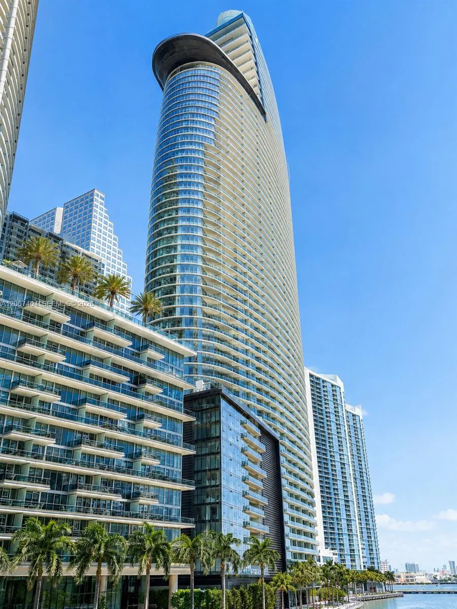 300 Biscayne Boulevard Way #2609W Miami, FL 33131