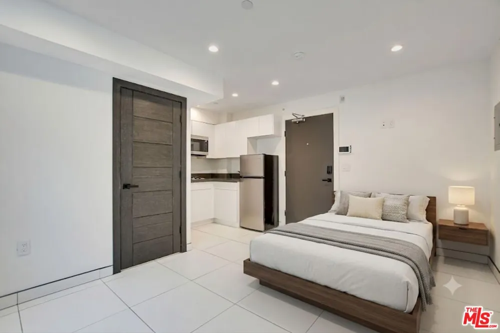 946 S Ridgeley Drive Los Angeles, CA 90036