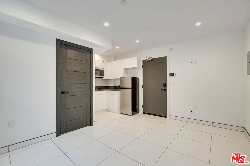 946 S Ridgeley Drive Los Angeles, CA 90036
