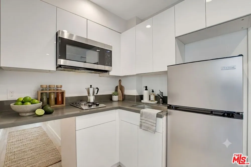 946 S Ridgeley Drive Los Angeles, CA 90036