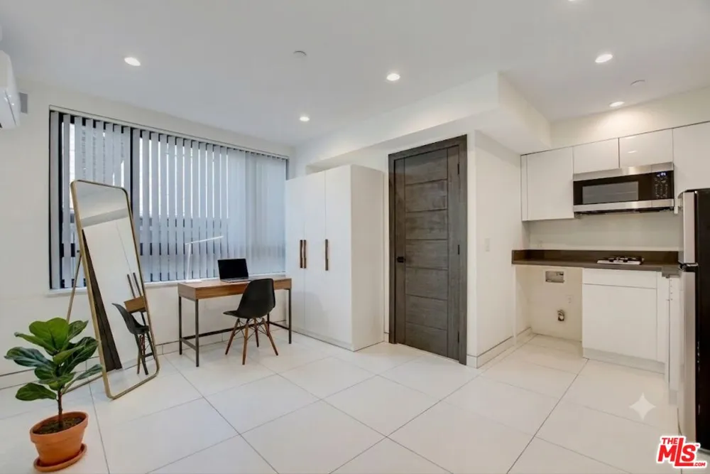 946 S Ridgeley Drive Los Angeles, CA 90036