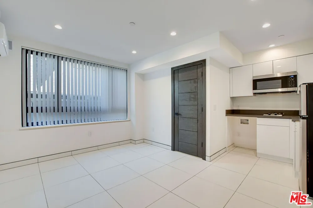 946 S Ridgeley Drive Los Angeles, CA 90036