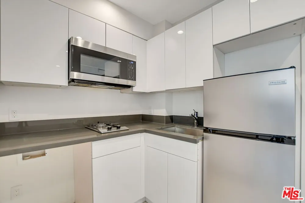 946 S Ridgeley Drive Los Angeles, CA 90036
