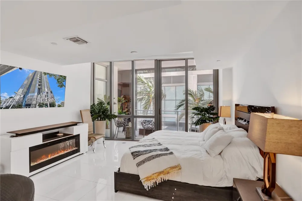 851 NE 1st Ave #202 Miami, FL 33132