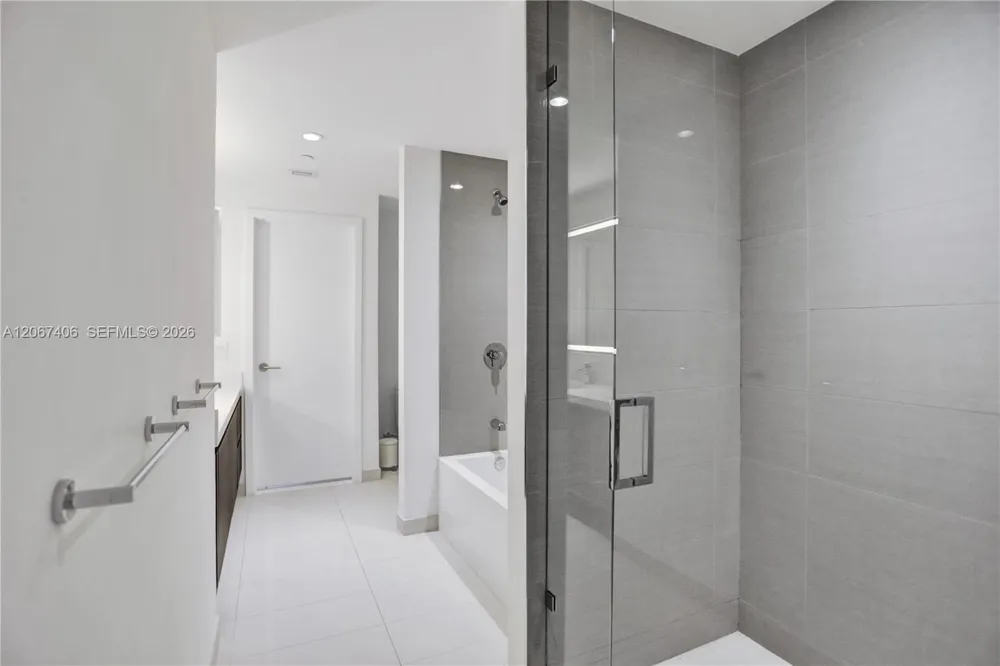 851 NE 1st Ave #202 Miami, FL 33132
