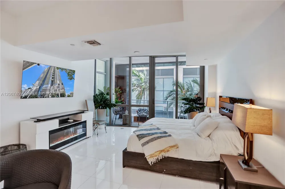 851 NE 1st Ave #202 Miami, FL 33132