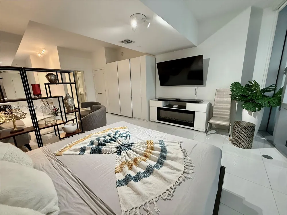 851 NE 1st Ave #202 Miami, FL 33132