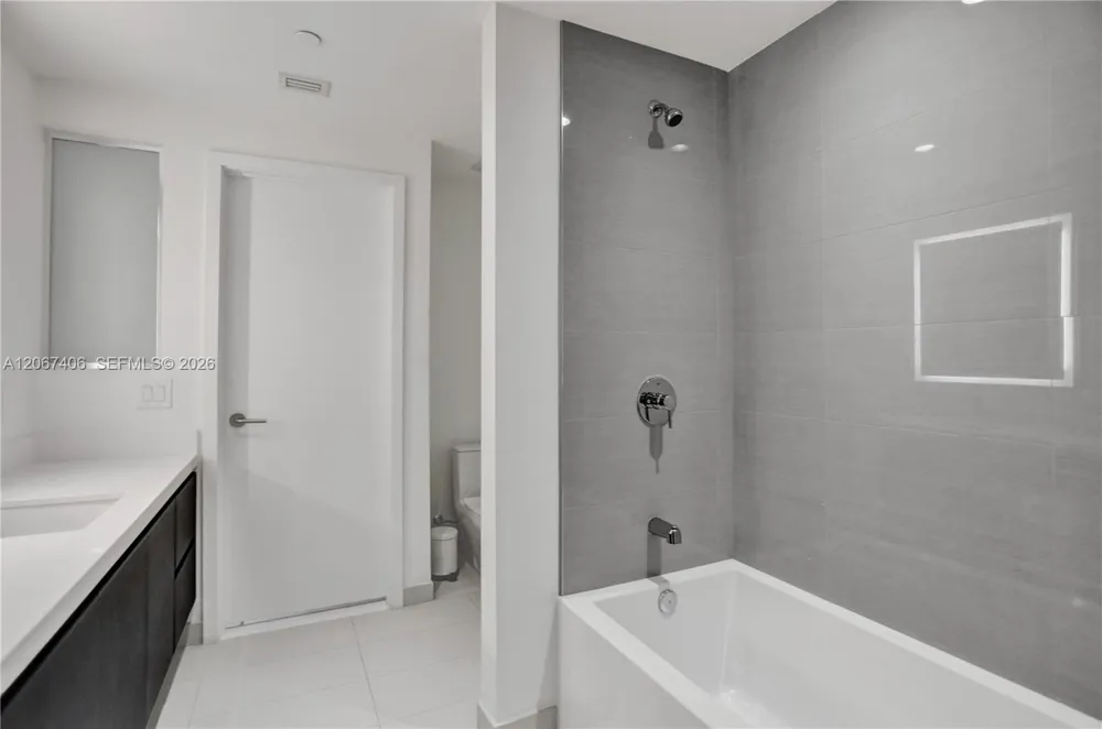 851 NE 1st Ave #202 Miami, FL 33132
