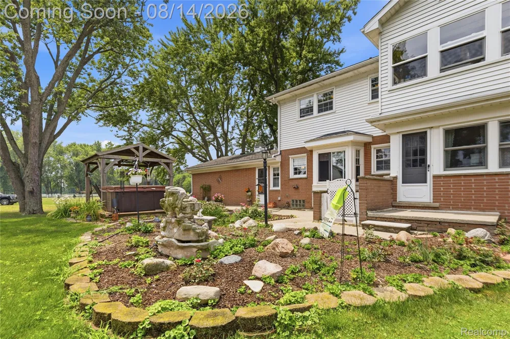 4925 S Huron River Drive Berlin Charter Township, MI 48134