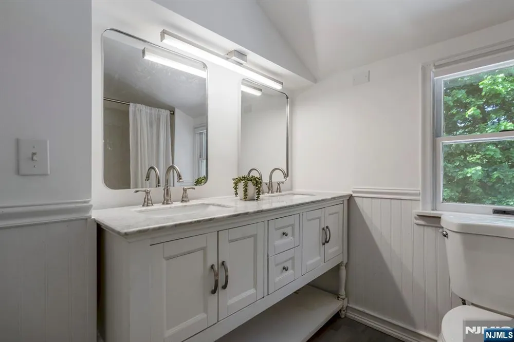 20 W Saddle River Road Waldwick, NJ 07463