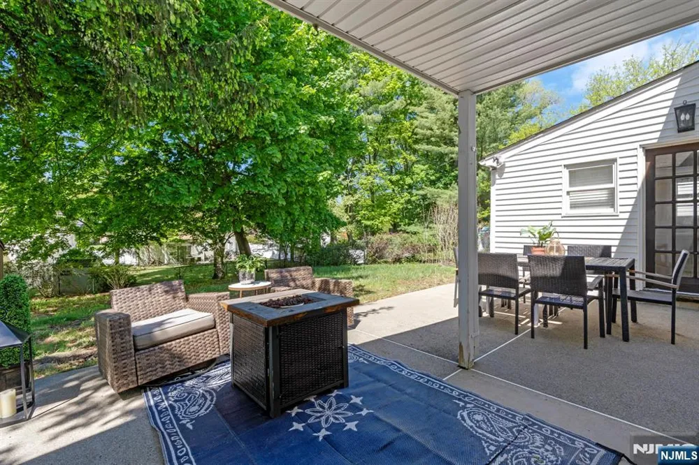 20 W Saddle River Road Waldwick, NJ 07463