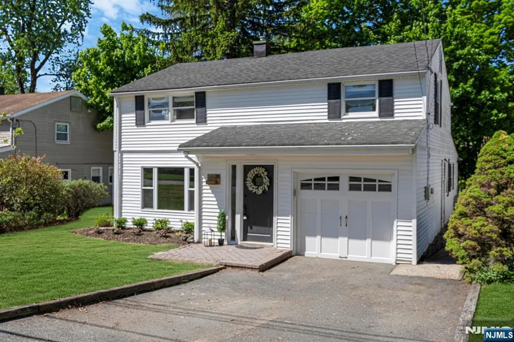 20 W Saddle River Road Waldwick, NJ 07463