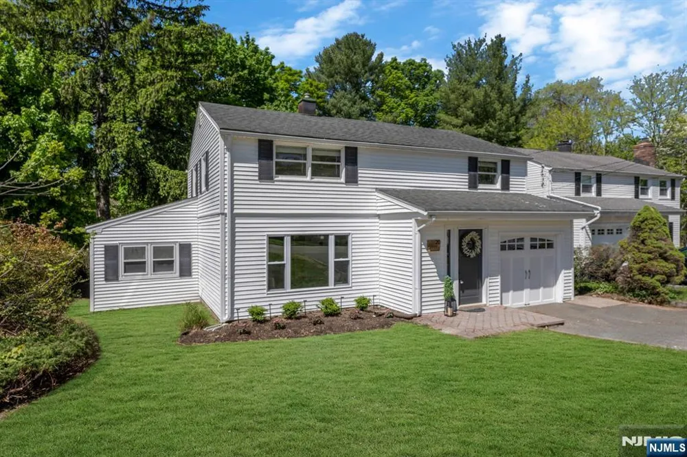 20 W Saddle River Road Waldwick, NJ 07463