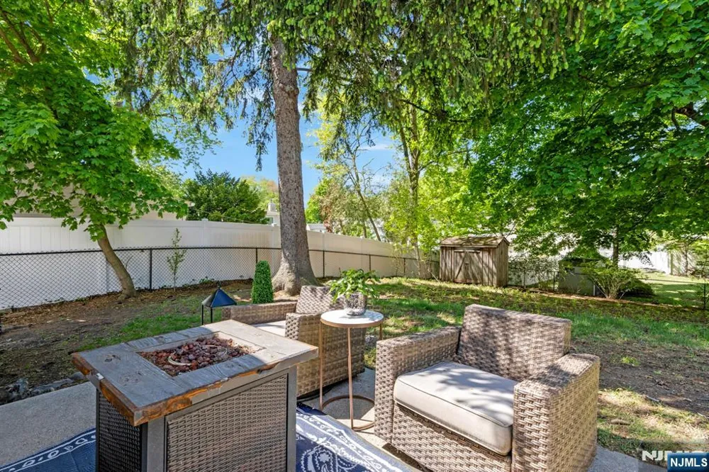 20 W Saddle River Road Waldwick, NJ 07463