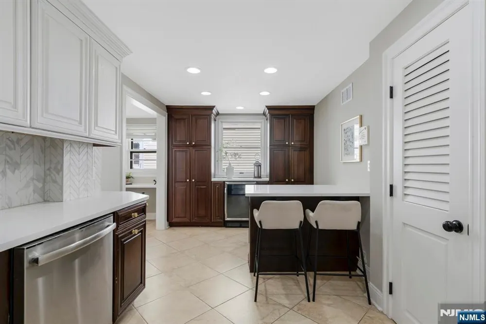 20 W Saddle River Road Waldwick, NJ 07463