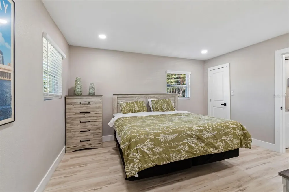 5 W SPANISH MAIN STREET Tampa, FL 33609